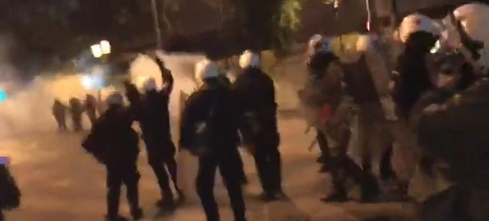 ΕΚΤΑΚΤΟ – Χαμός στο κέντρο της Αθήνας – Επεισόδια και χημικά λόγω Μέρκελ – Βίντεο